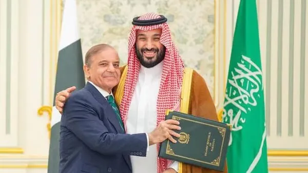 سفر قریب‌الوقوع نخست‌وزیر پاکستان به ریاض؛ دیدار با بن‌سلمان در دستور کار
