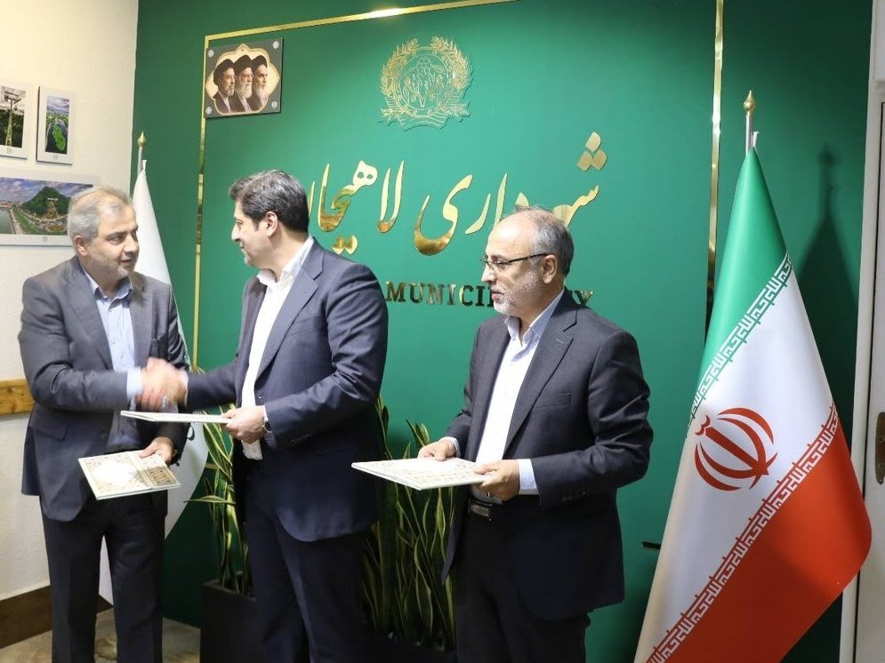 سکان هدایت جشنواره تئاتر خیابانی «شهروند» به شهردار لاهیجان سپرده شد