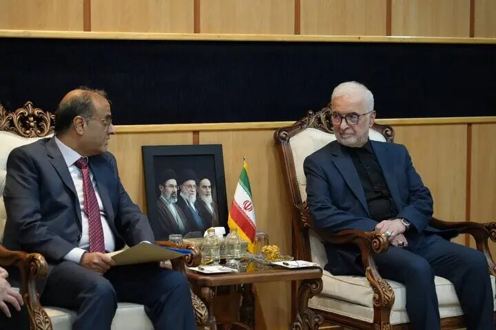 آمادگی سفارت پاکستان برای گسترش روابط؛ دیدار سفیر تازه‌نصب‌شده اسلام‌آباد با وزیر کشور