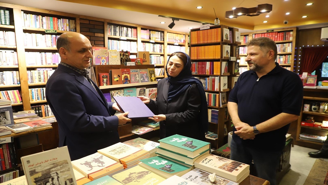 قدردانی استاندار گیلان از ناشر نمونه کشوری به مناسبت انتشار هزارمین کتاب