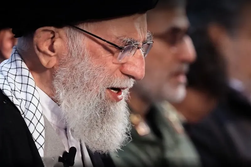آیا گریه بر امام حسین(ع) در نماز، آن را باطل می‌کند؟ روایت مراجع تقلید