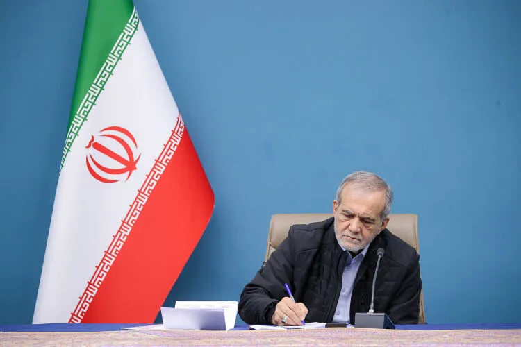 پزشکیان: پاسداشت مشروطه فراخوانی برای وفاق ملی و حاکمیت قانون است