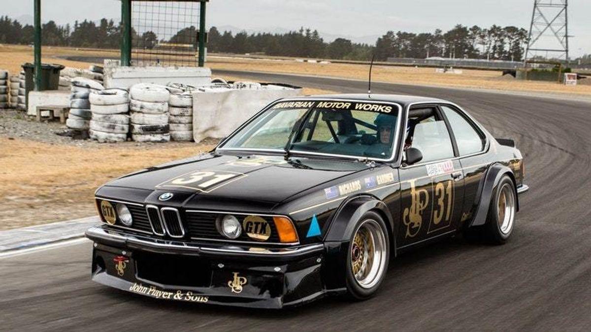 نمای عقب بامو M635 CSi