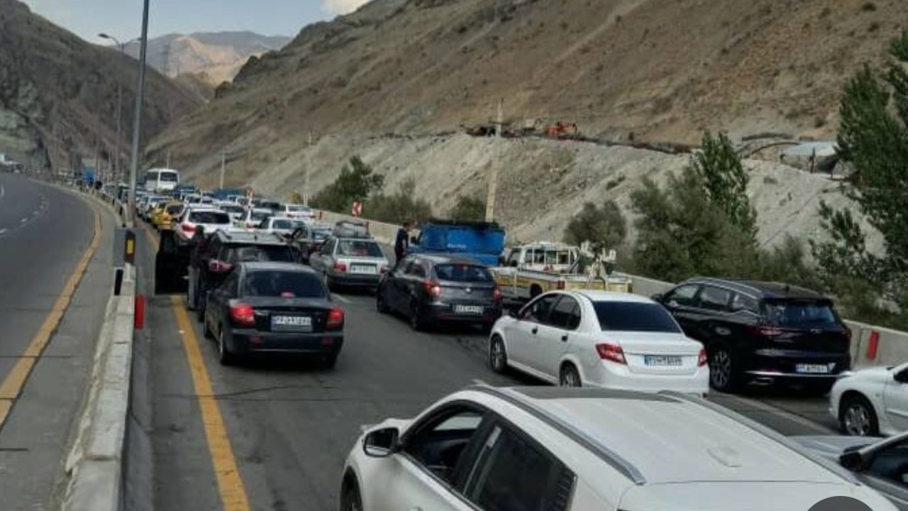 ترافیک سنگین در مسیر جنوب به شمال چالوس؛ تردد در آزادراه‌ها و مرزهای زمینی روان است
