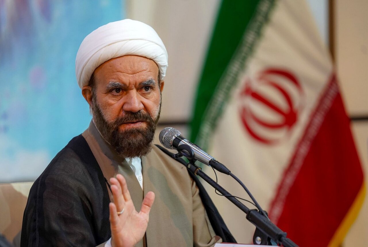 تولیت حرم شاهچراغ: غرب‌زدگی مانند موریانه، هویت ملی را از درون می‌خورد