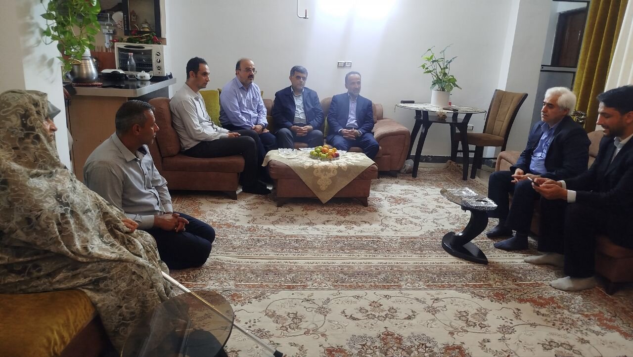 تکریم خانواده شهید «مجید باختر» با حضور مسئولان آستانه اشرفیه