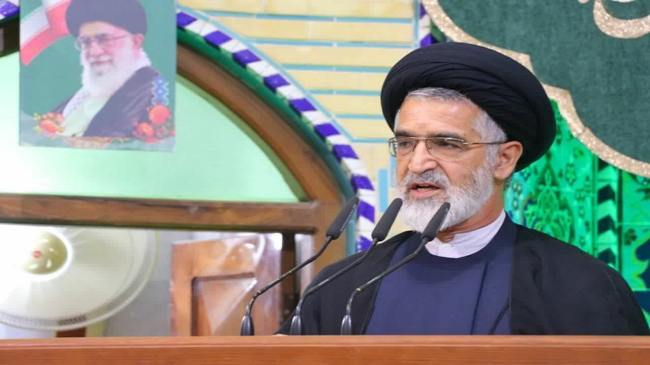 امام جمعه موقت یزد: امتیازدهی به آمریکا پایانی ندارد / مراقب القای یأس باشید