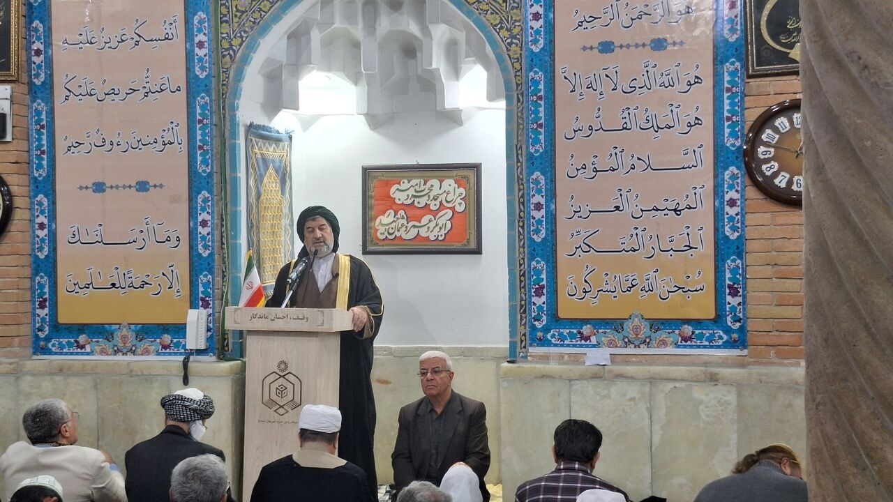 امام جمعه موقت سنندج: ایستادگی ۱۶۰ روزه مردم، دشمنان را در نیل به اهداف شومشان ناکام گذاشت