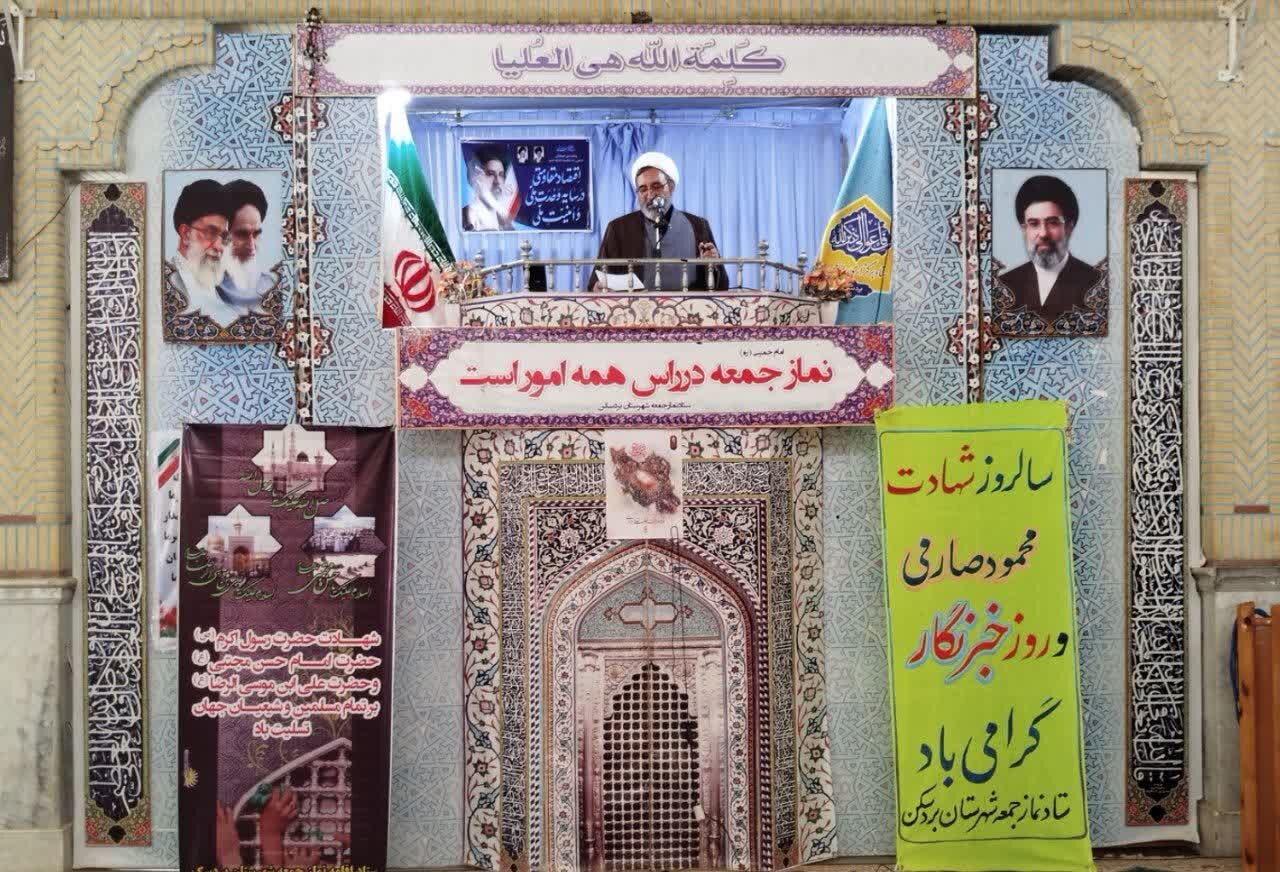 امام جمعه بردسکن: آمریکا در برابر شکست، پرچم مذاکره برمی‌افرازد