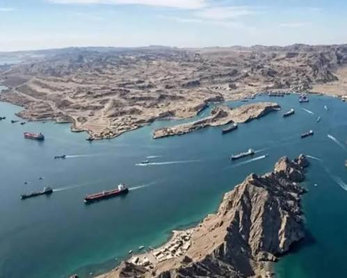 بازگشایی تنگه هرمز در گرو پایان محاصره آمریکاست / تفاهم با عمان حاکمیت تهران را حفظ می‌کند