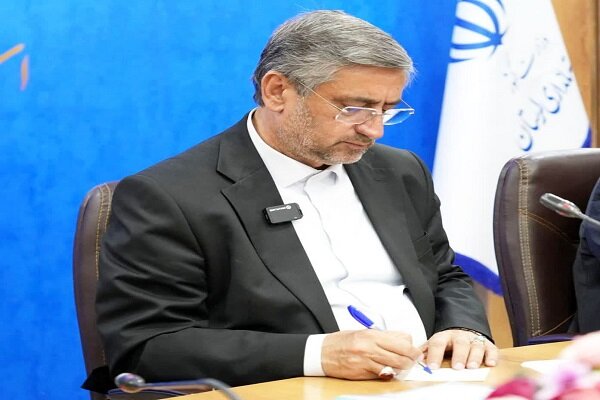 استاندار لرستان: خبرنگاران در خط مقدم روایت حقیقت ایستاده‌اند