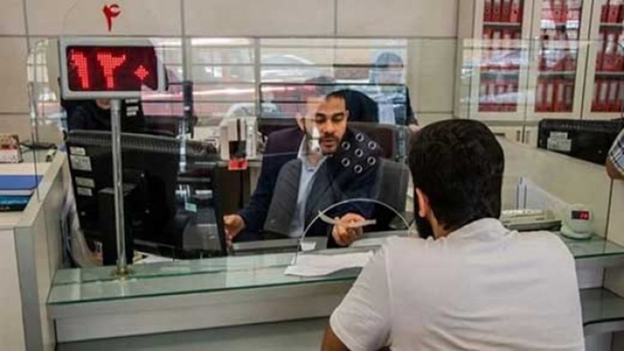وعده‌ای که پس از انحلال بانک آینده محقق نشد؛ ۵۰۰۰ کارمند همچنان در انتظار تعیین تکلیف