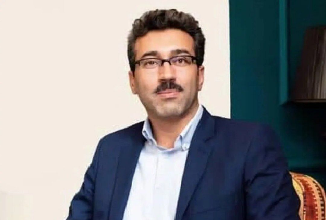 وکیل دادگستری: قلم و قانون، دو بال دفاع از حقوق مردم