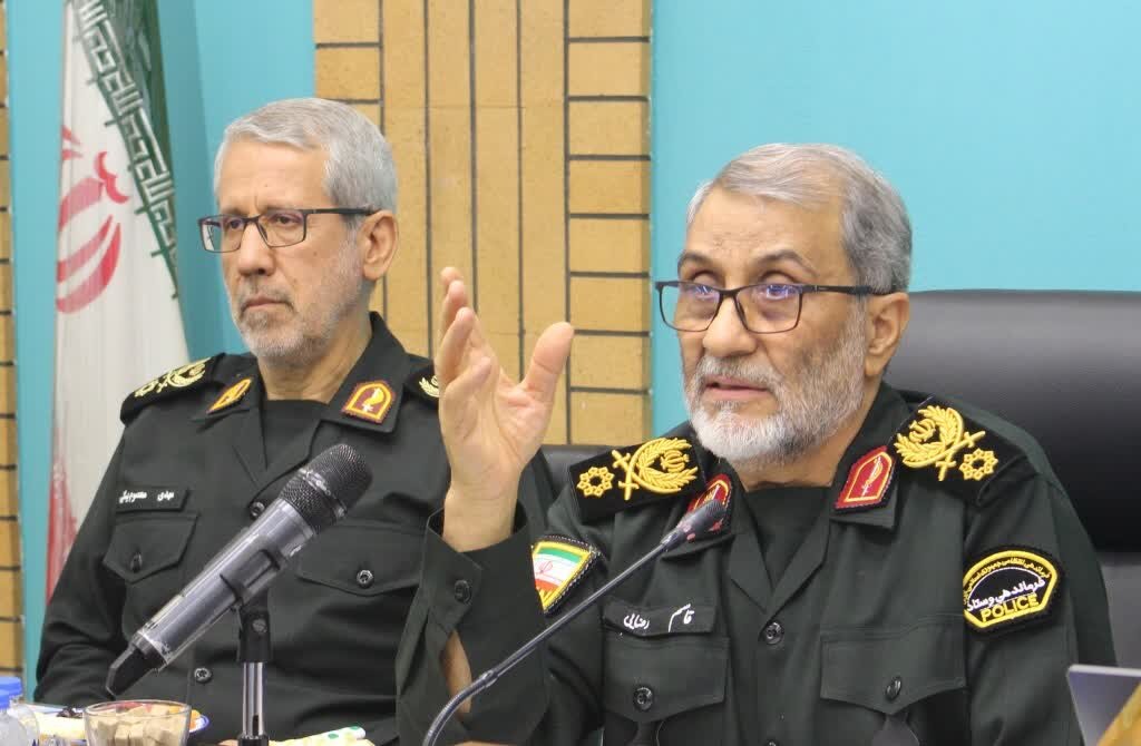 سردار رضایی: هر حرکت دشمن با پاسخ قاطع نیروهای مسلح مواجه شده است