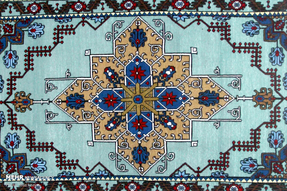 استقبال زائران اربعین از هنر بومی؛ بازار صنایع دستی ایلام در مرز مهران رونق گرفت