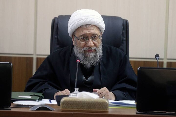 آملی لاریجانی: ملت و نیروهای مسلح پای تنگه هرمز ایستاده‌اند؛ هیچ عقب‌نشینی در کار نیست