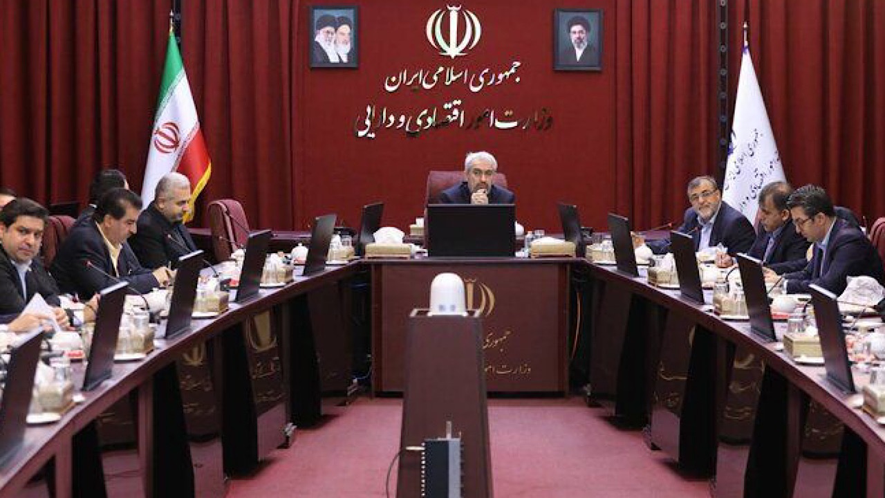 وزیر اقتصاد: بازگشت بنگاه‌های آسیب‌دیده به چرخه تولید شتاب بگیرد