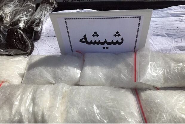 توقیف ۱۱۵ کیلوگرم شیشه در محور سیرجان ـ شیراز؛ ۴ قاچاقچی دستگیر شدند