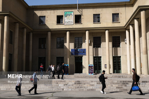 فقط دانشجویان روزانه می‌توانند مهمانی و انتقال به دانشگاه تهران بگیرند