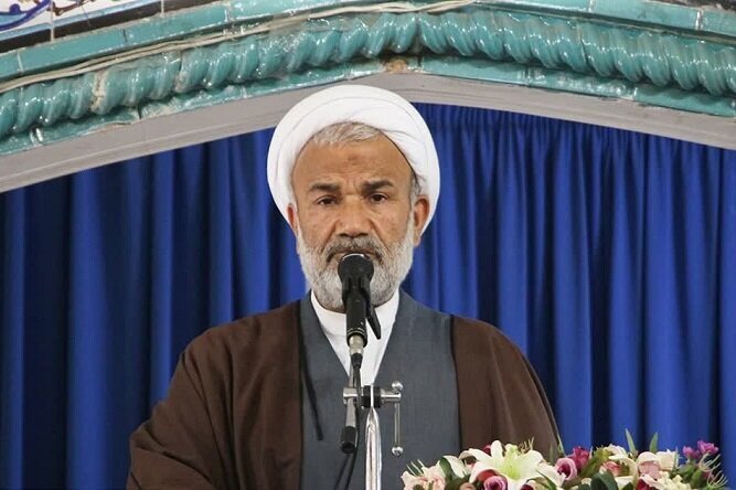 امام جمعه دشتستان: قلمی که ناامیدی را ترویج کند در زمین دشمن بازی کرده است