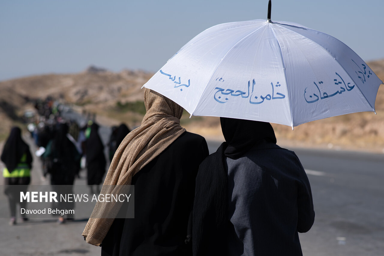 موج پیاده‌روی عاشقان امام رضا (ع) در جاده‌های منتهی به مشهد