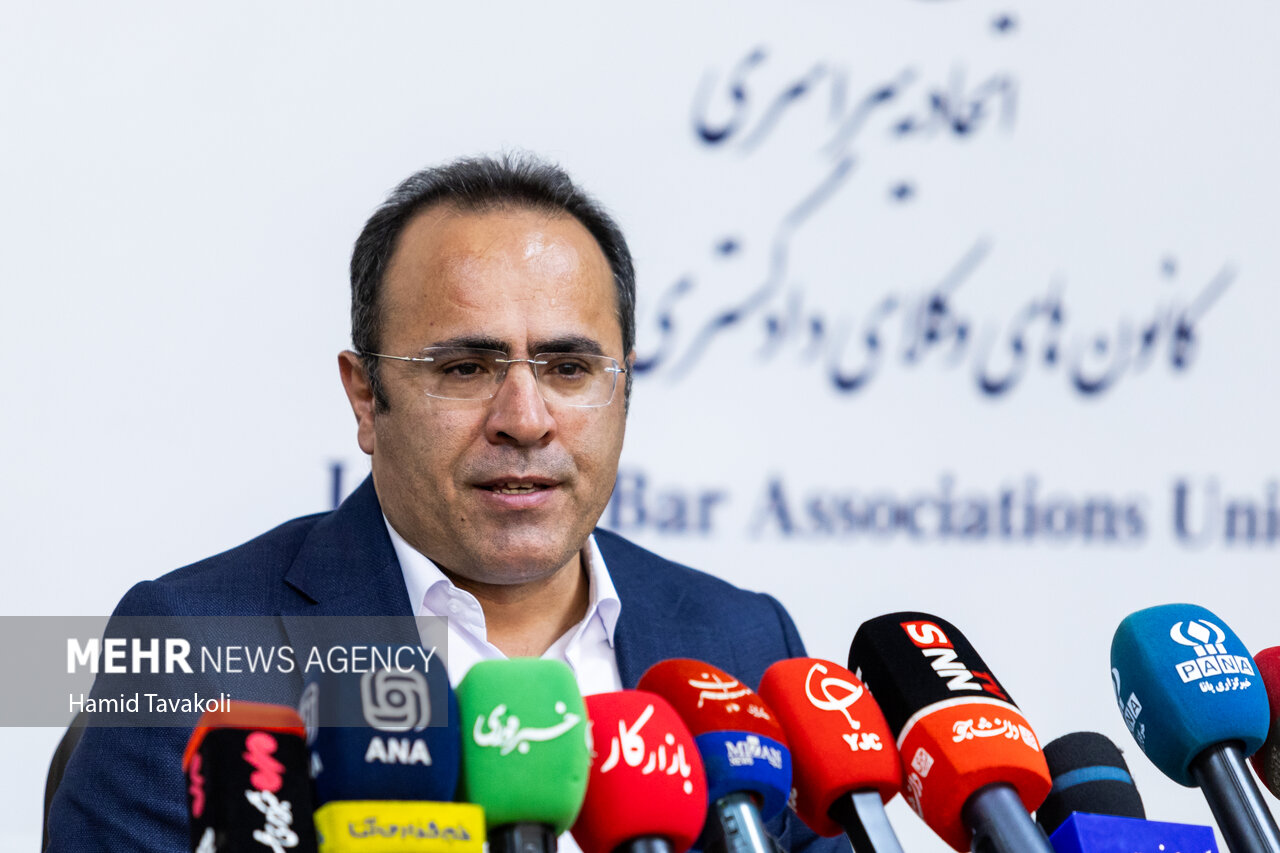 پاسخگویی نایب‌رئیس اسکودا به خبرنگاران در جمع اصحاب رسانه