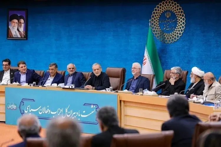 پزشکیان خطاب به احزاب: به جای طرح صرف، به میدان بیایید و بار مسئولیت را بردارید