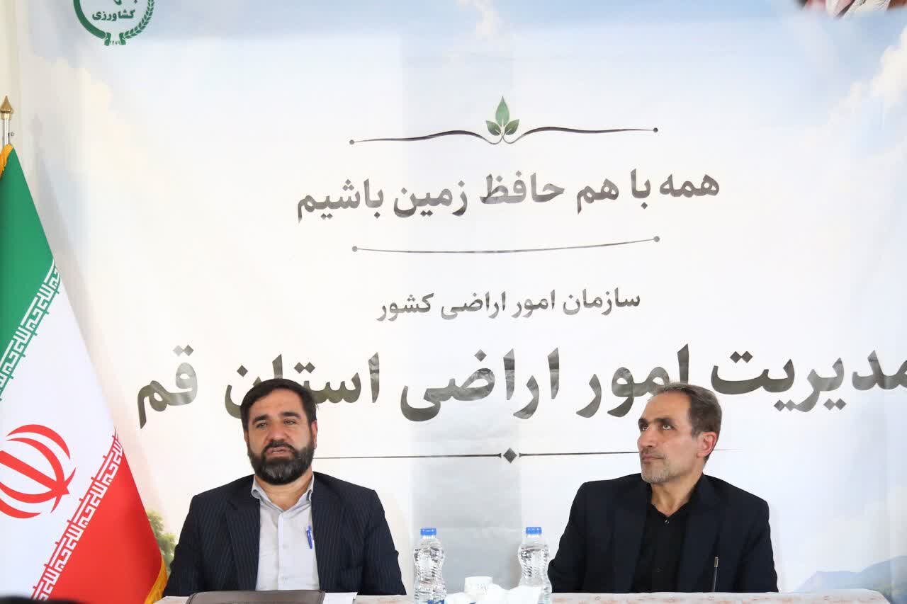 توسعه انرژی خورشیدی در قم شتاب گرفت؛ ۴۸۰۰ هکتار زمین دولتی در انتظار سرمایه‌گذاران