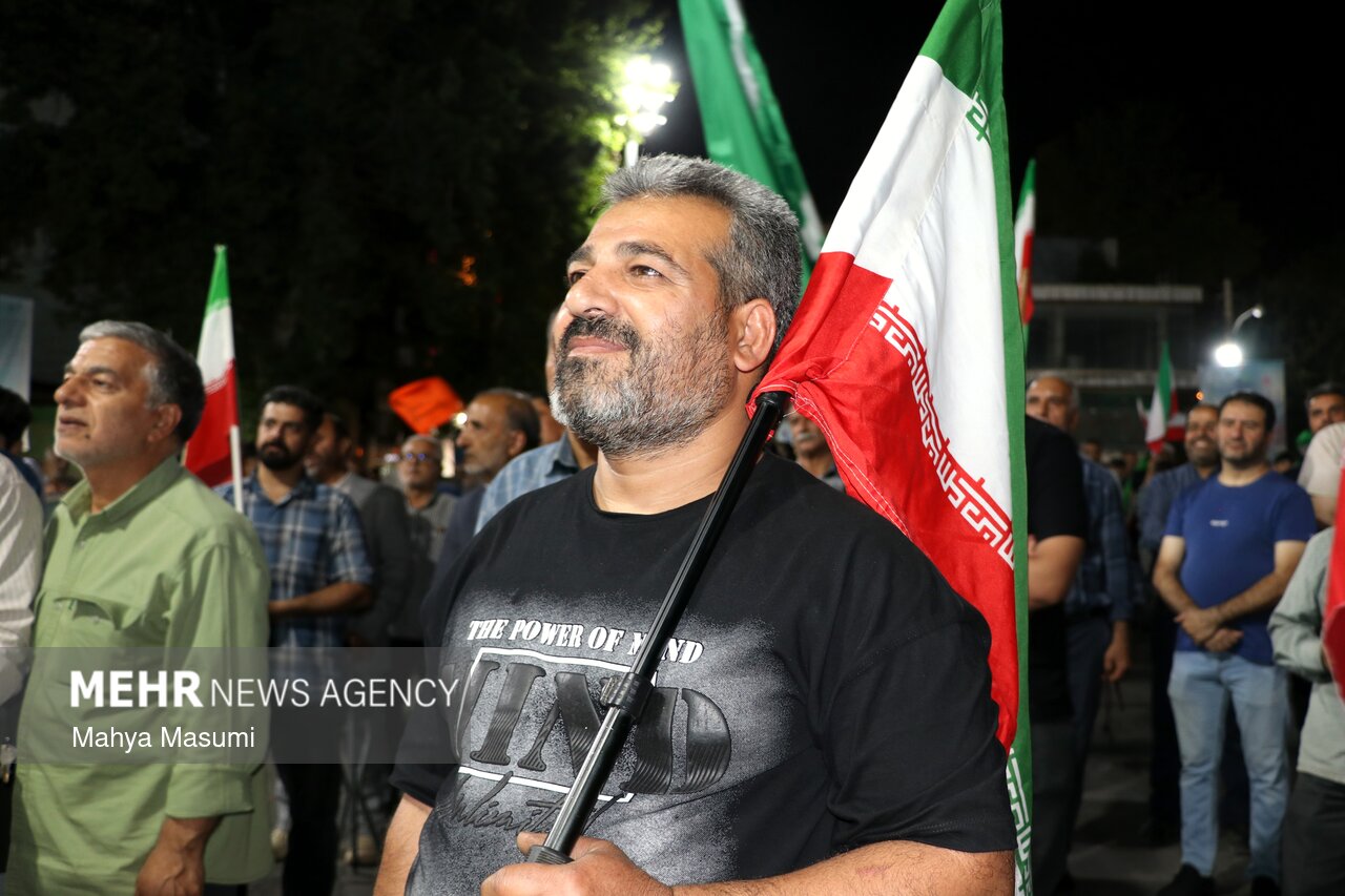 صد و شصت و سومین شب تجمع مردمی کرج با تجدید بیعت با رهبر انقلاب همراه شد