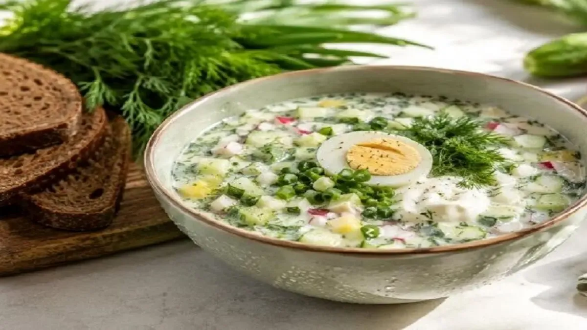 راهنمای تغذیه در روزهای داغ؛ چرا چای داغ خنک‌تان می‌کند؟