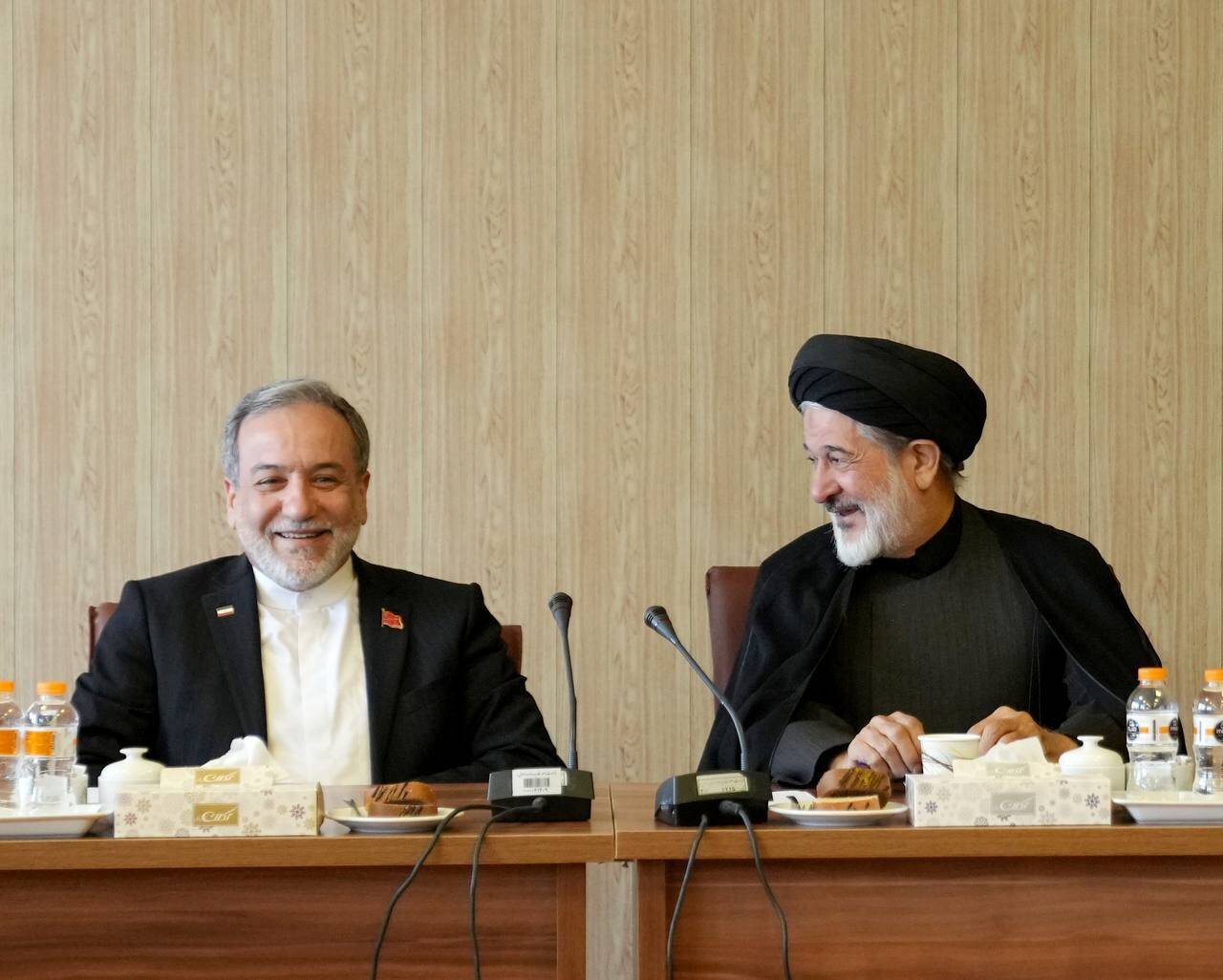 عراقچی در دیدار با فضلای حوزه علمیه قم: دیپلماسی باید دستاوردهای میدان را تثبیت کند