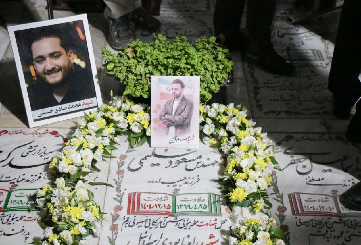 آیین «روایت مسعود» در قم؛ یاد شهید خبرنگار در گلزار علی بن جعفر گرامی داشته شد