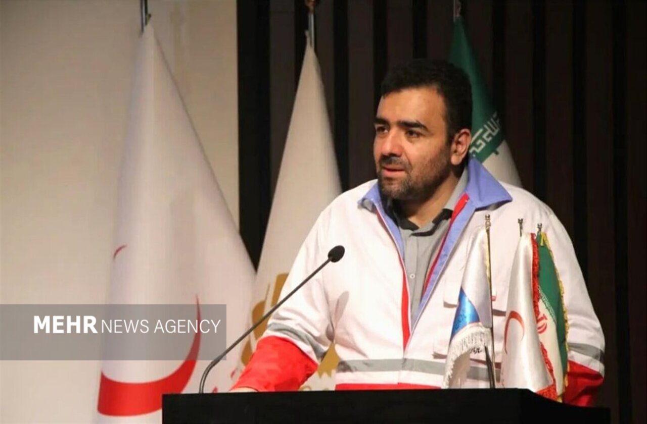 استقرار امدادگران هلال‌احمر در ۸۸۸ کیلومتر از محورهای خراسان رضوی برای خدمت به زائران امام رضا(ع)