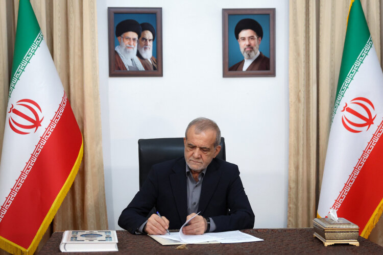 پیام رئیس‌جمهور به رئیس جدید سازمان بسیج مستضعفین؛ تأکید بر سرمایه انسانی جوانان و نخبگان