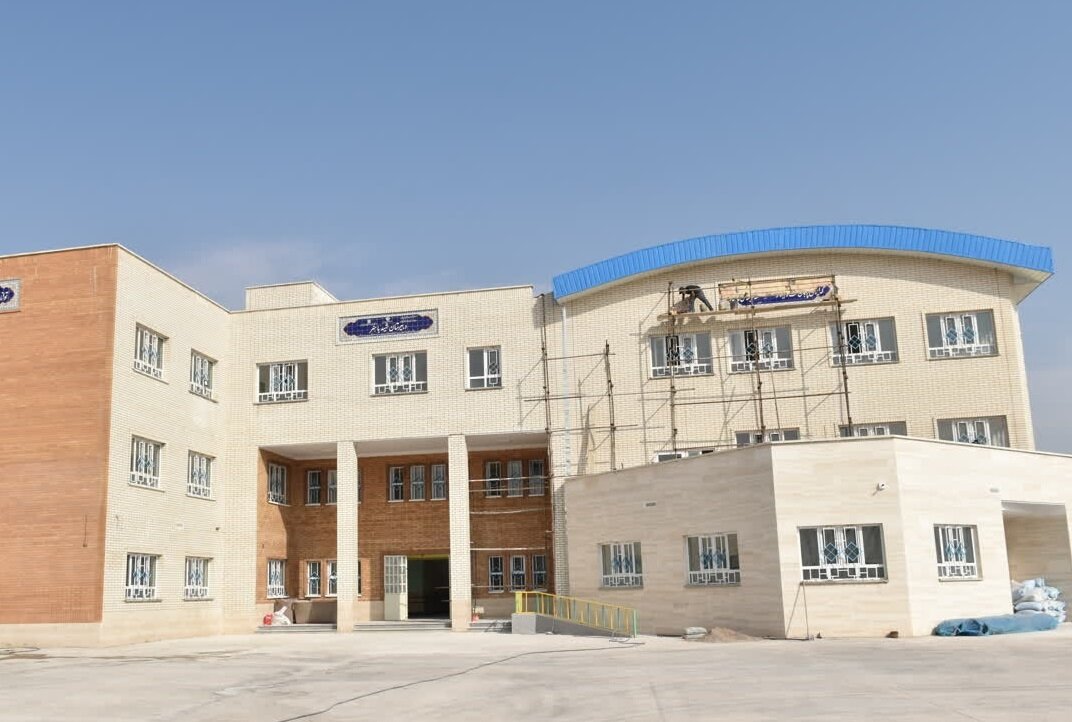 مشارکت خانوادگی خیرین در مدرسه‌سازی اصفهان؛ الگویی برای حکمرانی مطلوب دولت و مردم