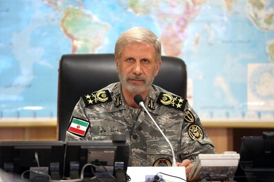 پیام تبریک فرمانده کل ارتش به فرماندهان تازه منصوب سپاه و بسیج