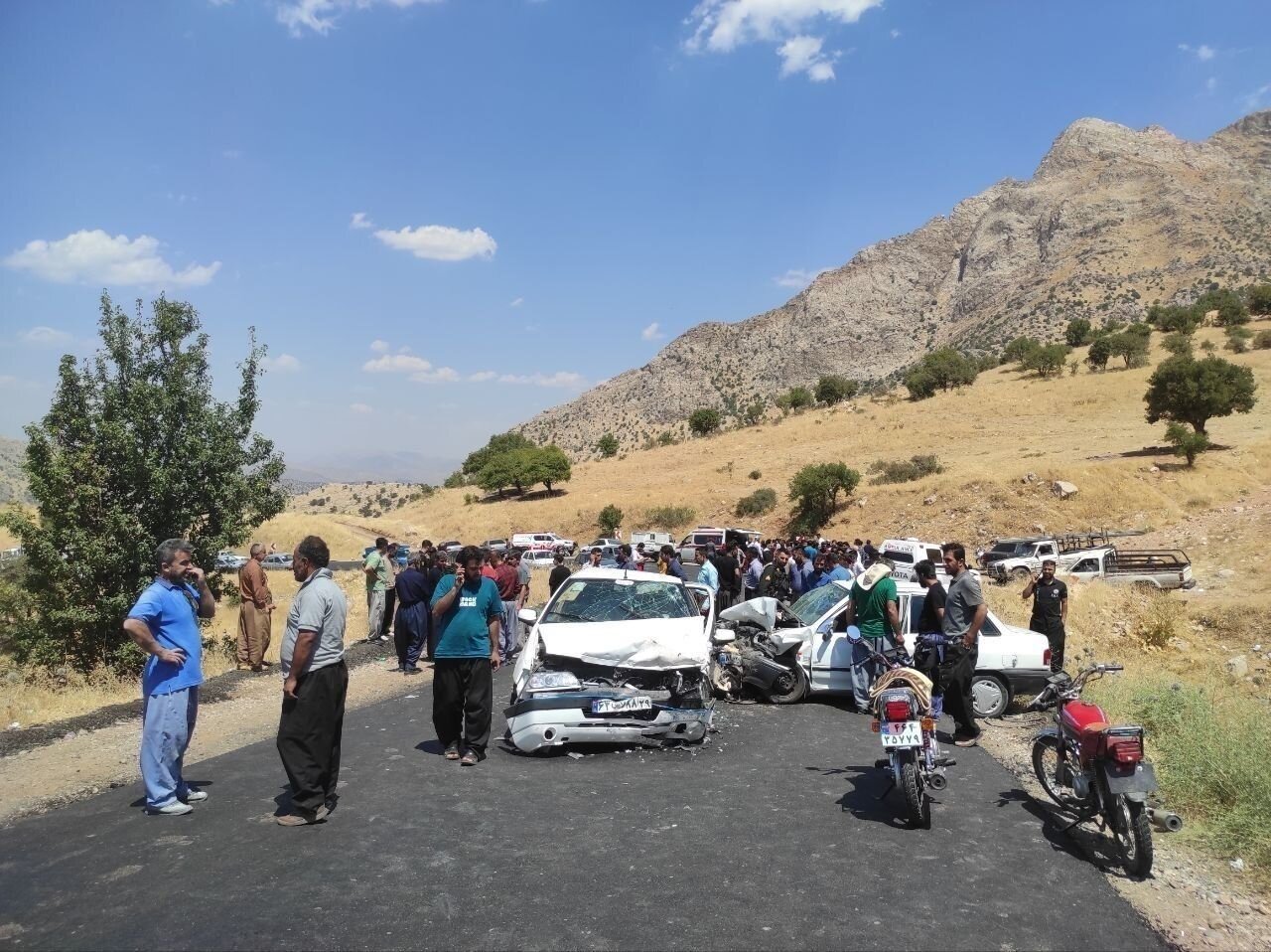 برخورد دو خودروی سواری در محور سروآباد ـ مریوان؛ چهار نفر راهی مرکز درمانی شدند