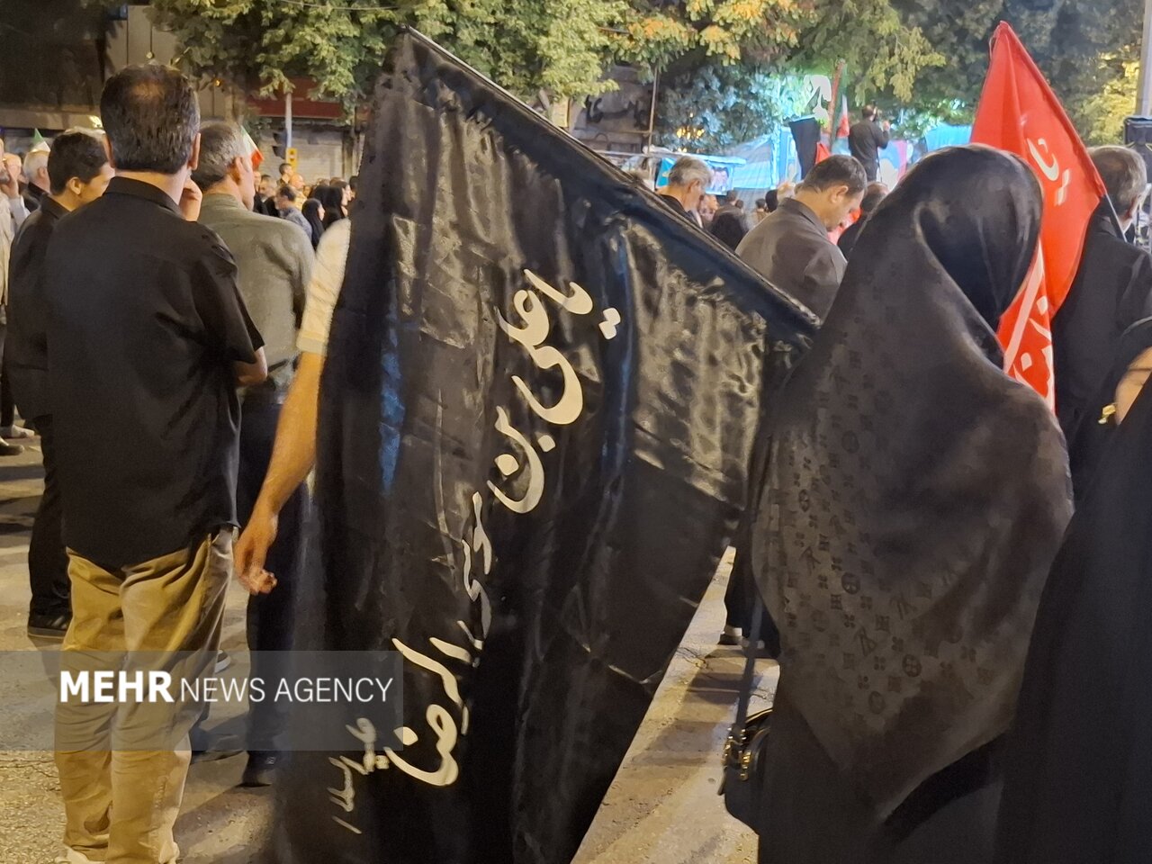 بجنورد در سوگ پیامبر رحمت؛ تجمع مردمی در حمایت از نظام اسلامی