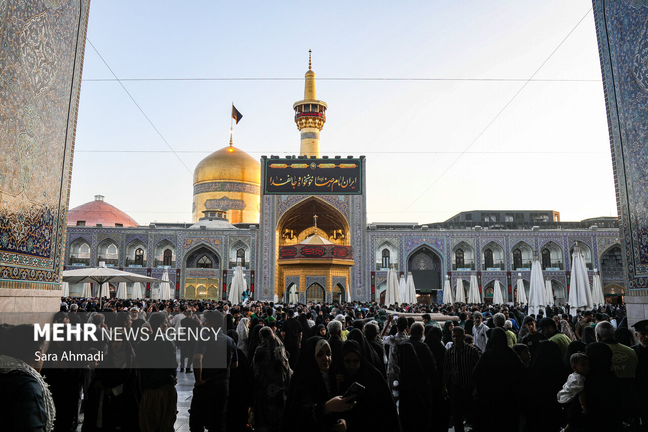 سوگواران اهلیت(ع) در جوار مضجع شریف رضوی؛ روایت تصویری از مراسم پایان ماه صفر در مشهد