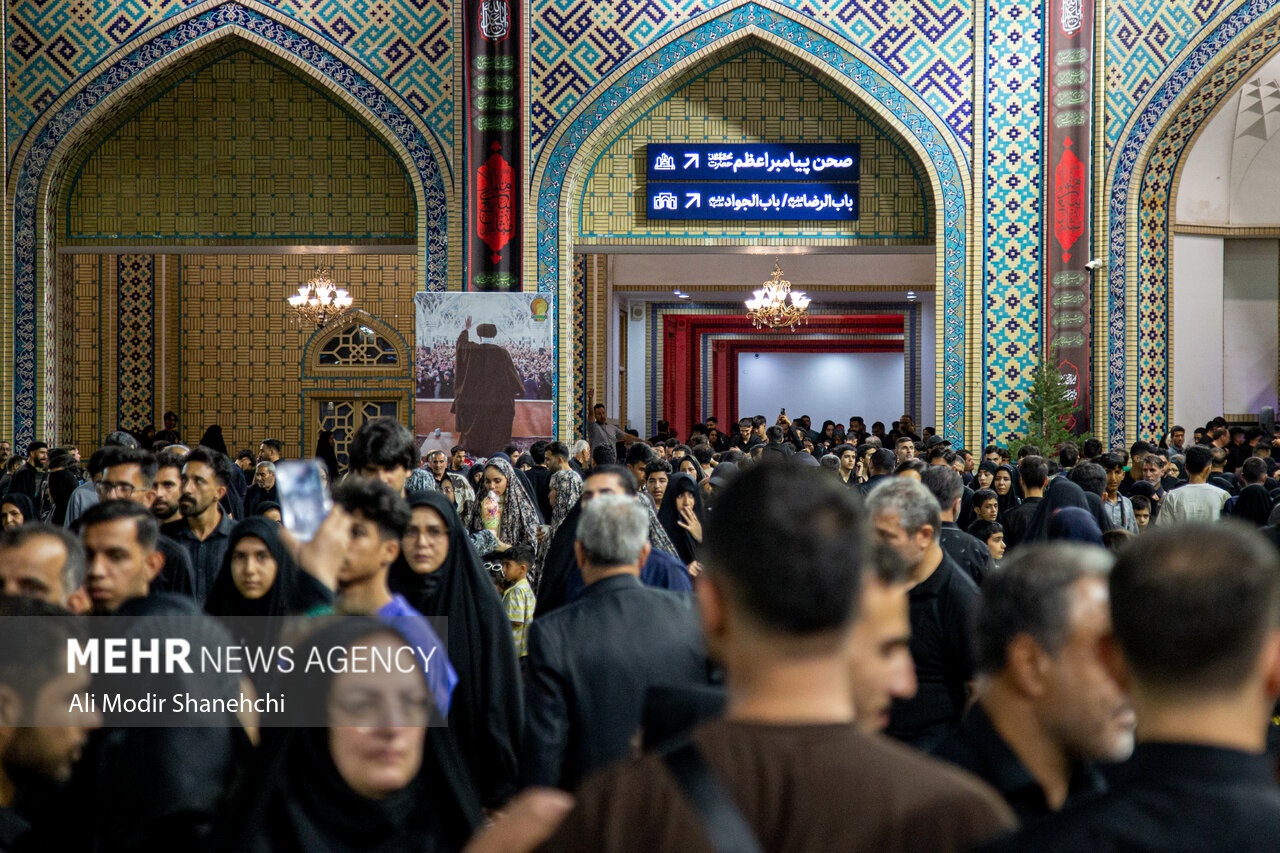 نوای ذکر مصیبت در بارگاه رضوی؛ سوگواره رحلت نبی مکرم اسلام(ص) آغاز شد