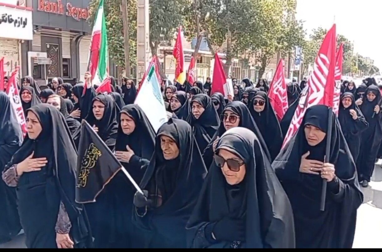 خیابان‌های قروه در سوگ ۲۸ صفر؛ دسته‌روی عزاداران تا پاسی از شب ادامه دارد