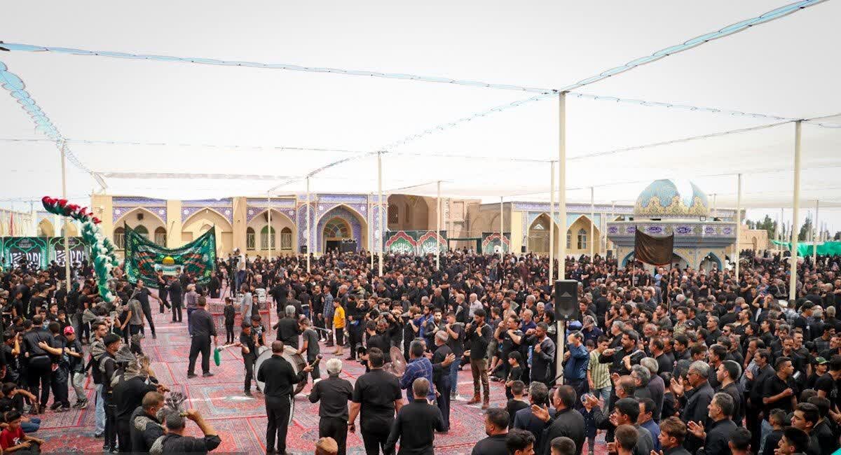 بیستمین آیین سوگواری رضویون در هرند؛ شرق اصفهان میزبان ۲۰ هزار عزادار امام رضا (ع)
