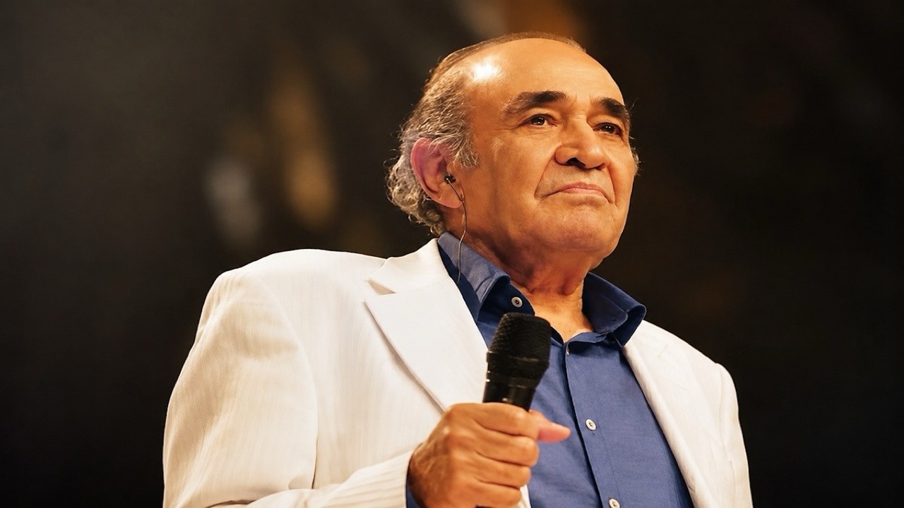 پیکر ایرج خواجه امیری جمعه در قطعه هنرمندان بهشت زهرا آرام می گیرد