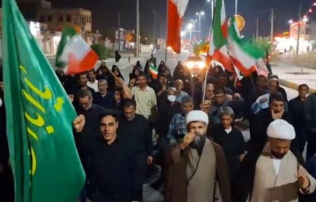 اجتماع شبانه مردم آبدان در دفاع از نظام اسلامی و نیروهای مسلح