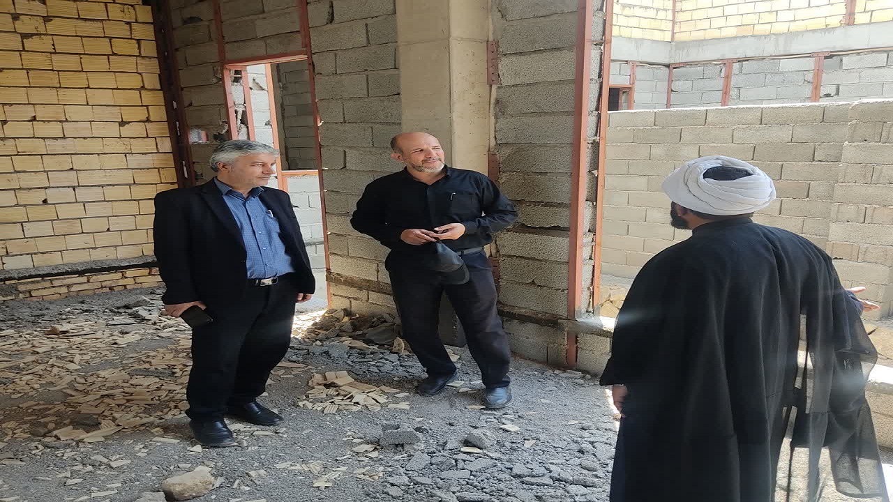 آماده‌سازی ۶۶ واحد مسکونی جنداب برای سکونت؛ بازدید میدانی بخشدار سلفچگان از پروژه