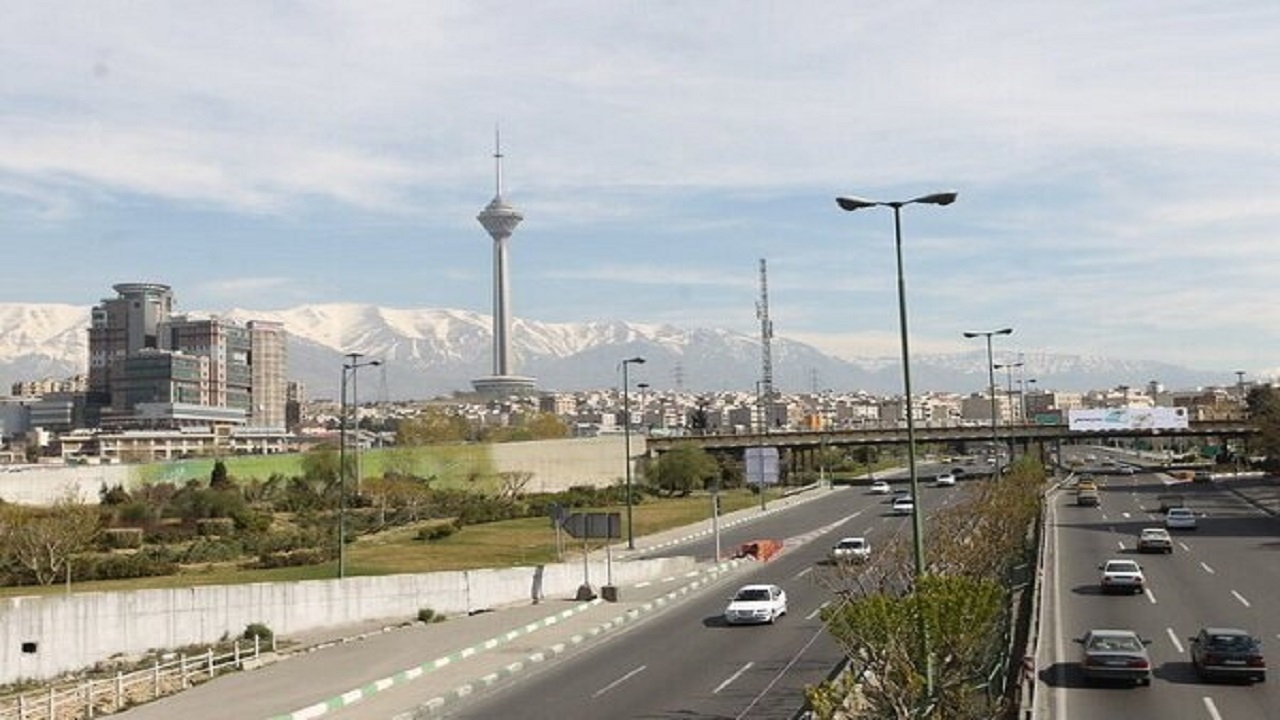 هوای تهران همچنان «قابل قبول» است؛ شاخص آلودگی روی عدد ۹۸