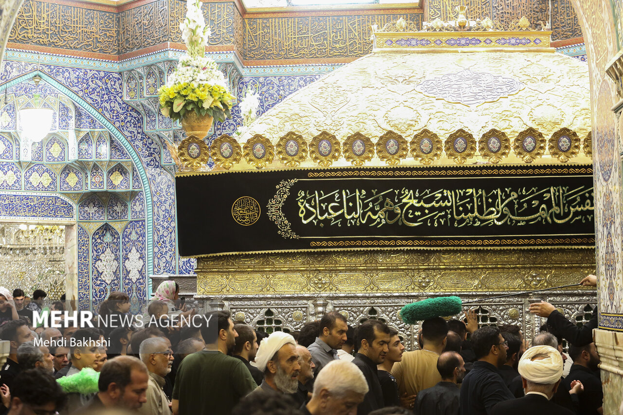 عزاداری روستاییان خراسان شمالی در مشهد؛ سوگواران امام رئوف در حرم رضوی