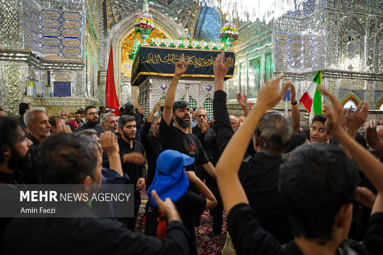 سوگواری شهادت امام رضا(ع) در حرم شاهچراغ؛ شیراز یکپارچه عزادار شد