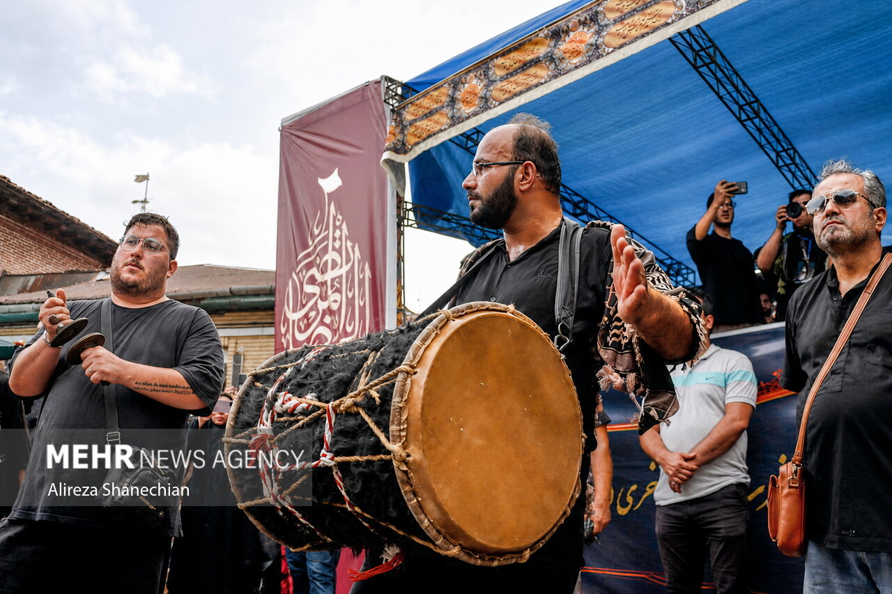 شب سوگ امام مهربانی‌ها؛ پرچم متبرک رضوی مهمان عزاداران کلاته رودبار شد