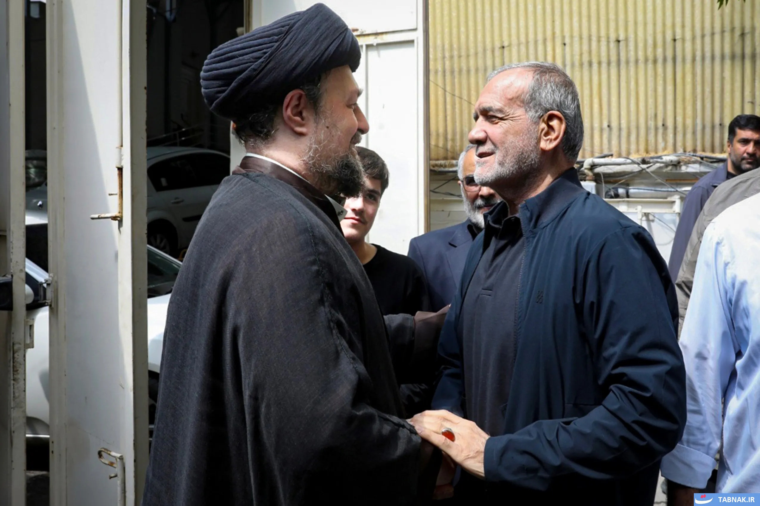 دیدار رئیسجمهور با آیتالله سید حسن خمینی در حسینیه جماران